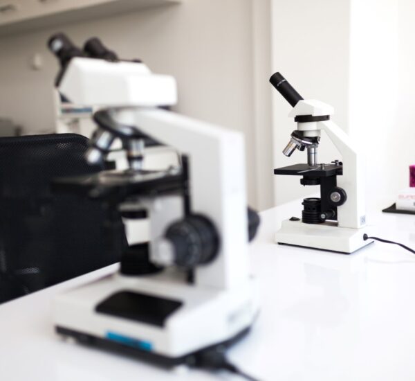 mikroskop laboratorijski